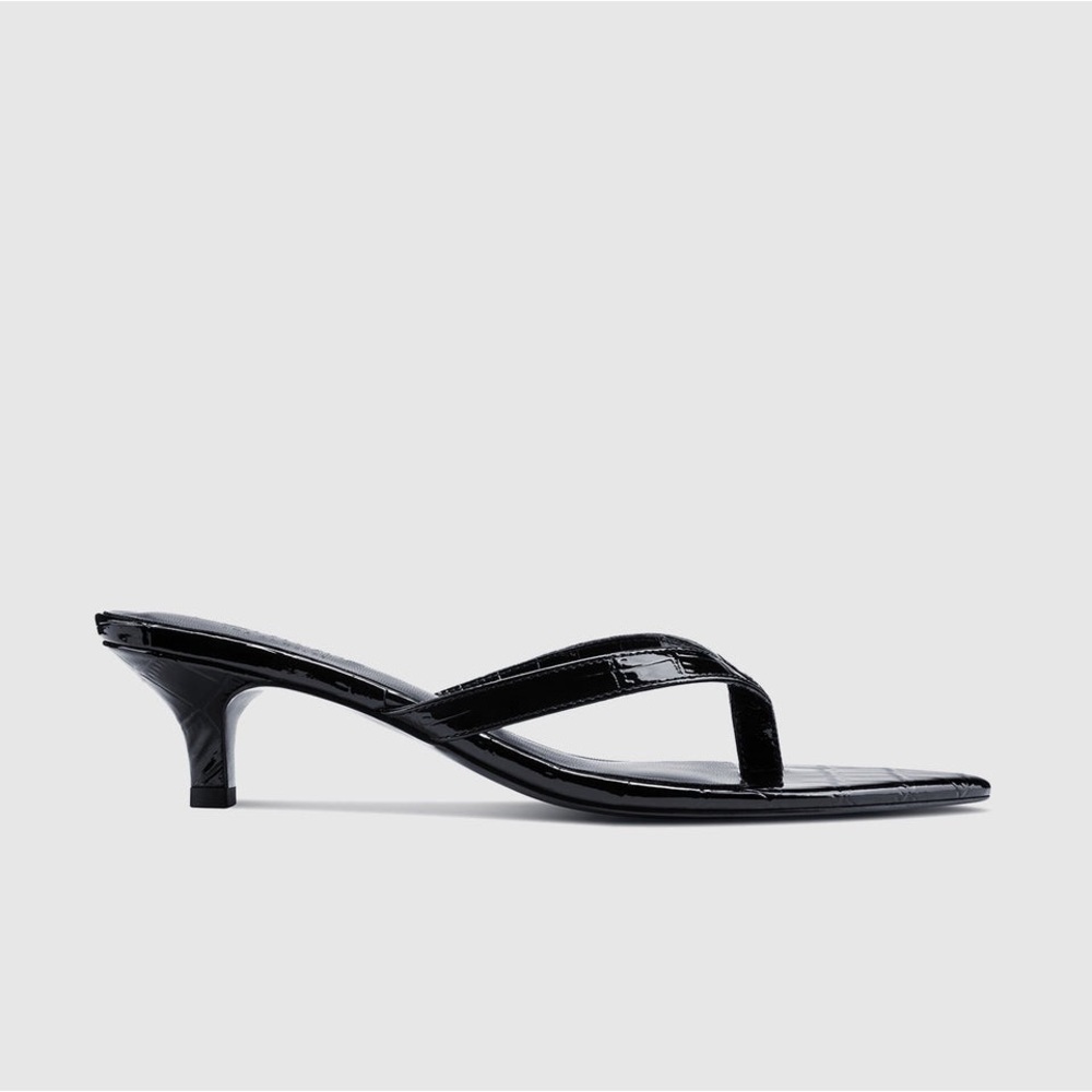 Femme LA Black “Ginza” Thong slipper heels